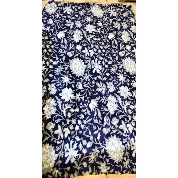 Vera Bradley Bedding Vera Bradley Blue White Silver Floral 8x50